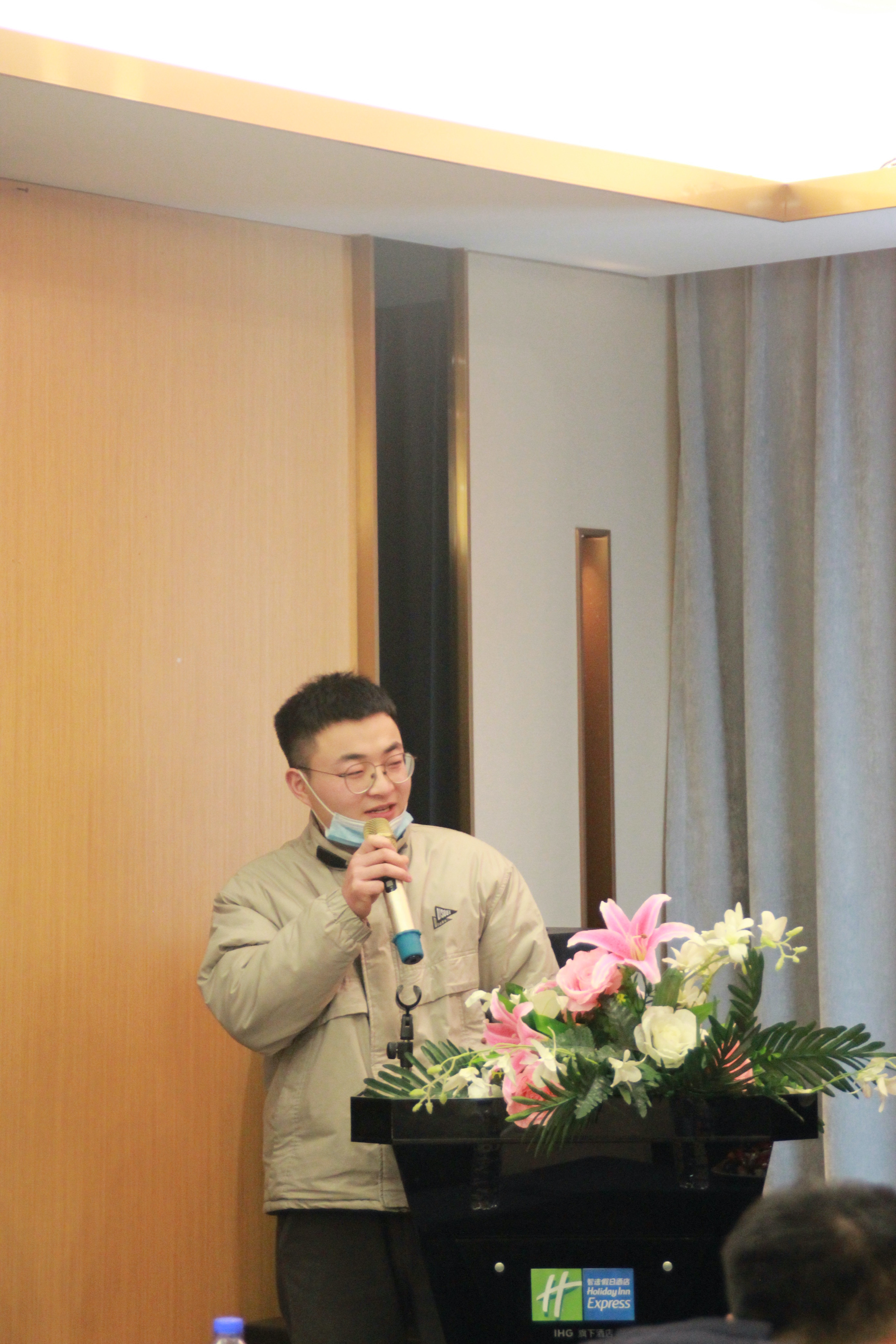 第1张 优秀新人奖-罗杰.JPG